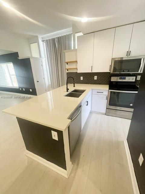Active With Contract: $2,225 (2 beds, 2 baths, 888 Square Feet)