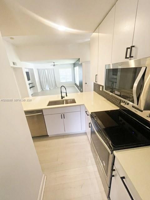 Active With Contract: $2,225 (2 beds, 2 baths, 888 Square Feet)