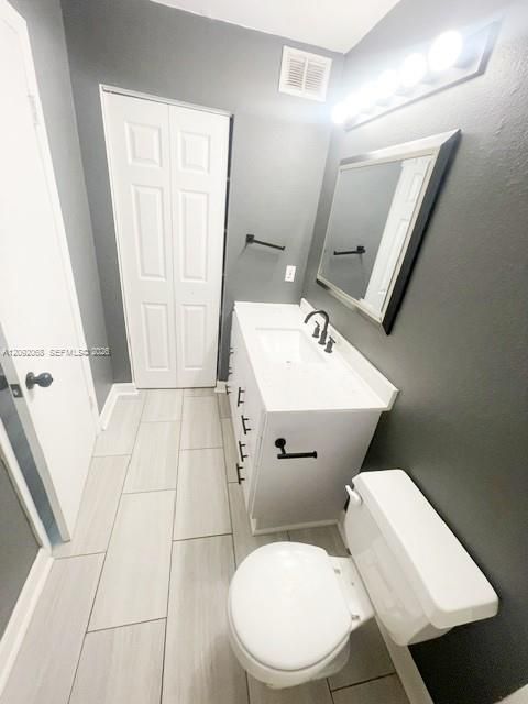 Active With Contract: $2,225 (2 beds, 2 baths, 888 Square Feet)