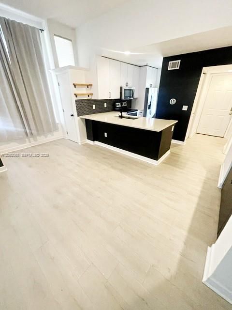 Active With Contract: $2,225 (2 beds, 2 baths, 888 Square Feet)