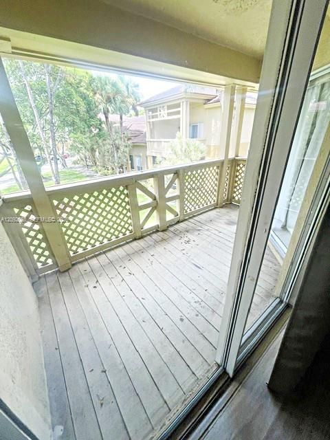 Active With Contract: $2,225 (2 beds, 2 baths, 888 Square Feet)