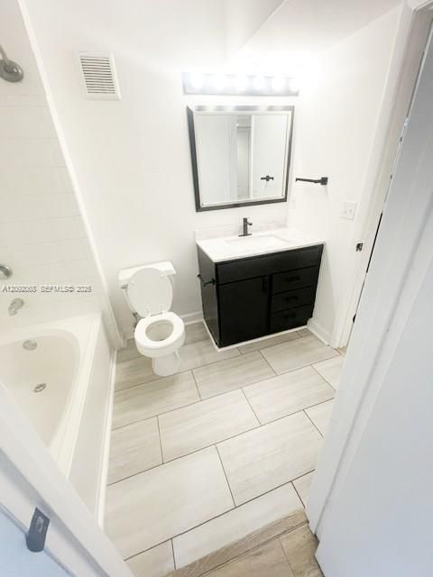 Active With Contract: $2,225 (2 beds, 2 baths, 888 Square Feet)