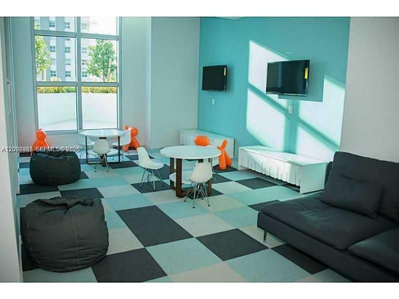 For Sale: $355,000 (0 beds, 1 baths, 531 Square Feet)