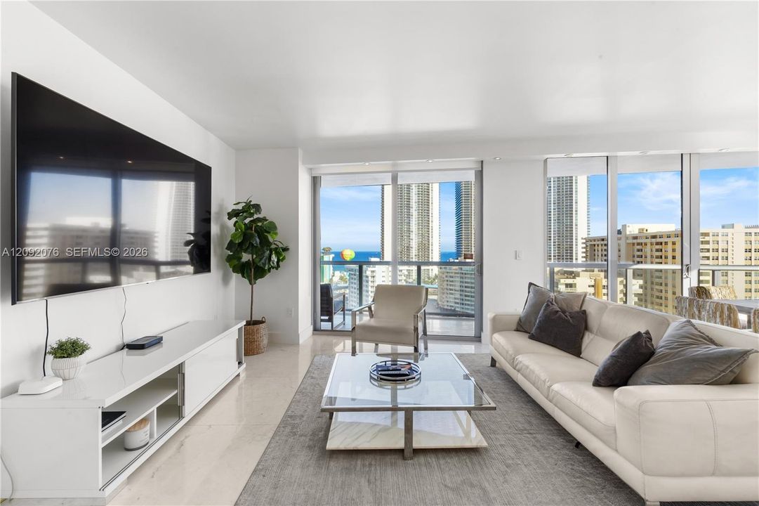 En Venta: $820,000 (3 camas, 3 baños, 1737 Pies cuadrados)