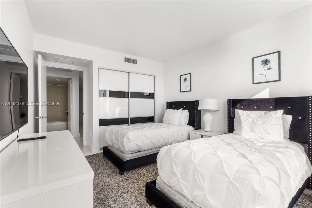 En Venta: $820,000 (3 camas, 3 baños, 1737 Pies cuadrados)