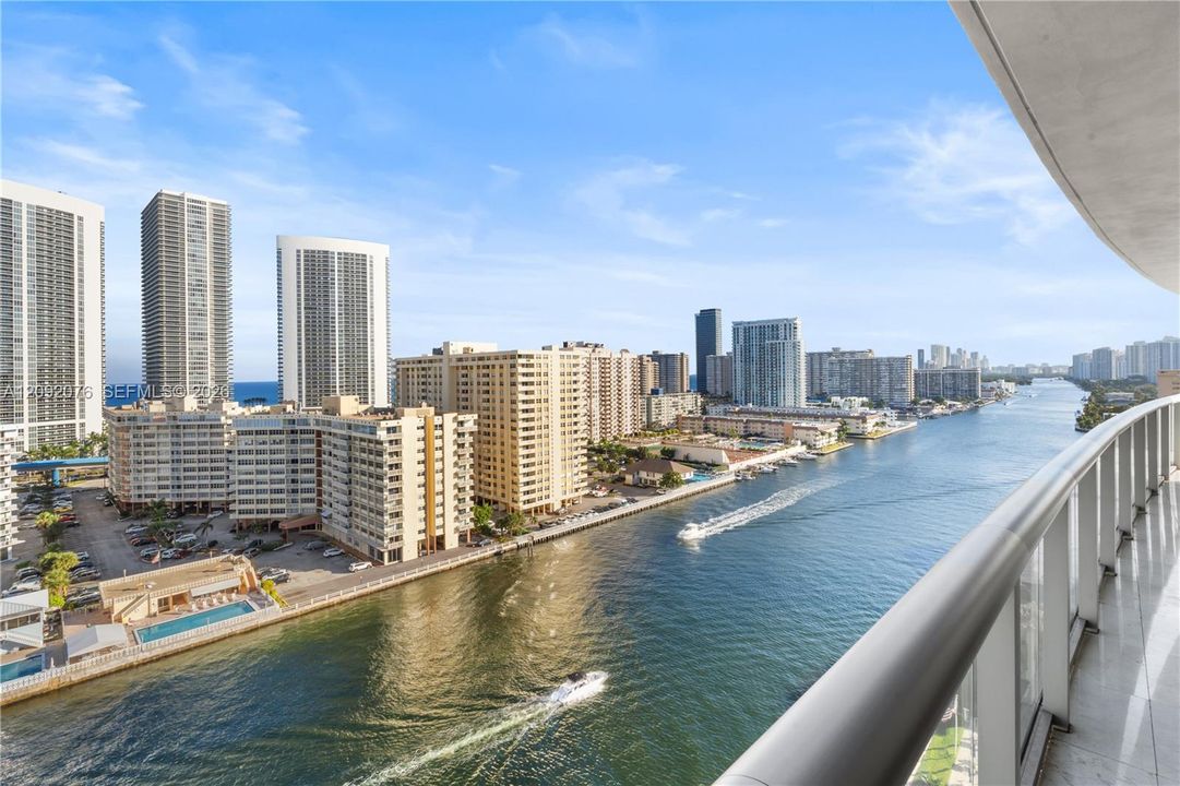 En Venta: $820,000 (3 camas, 3 baños, 1737 Pies cuadrados)
