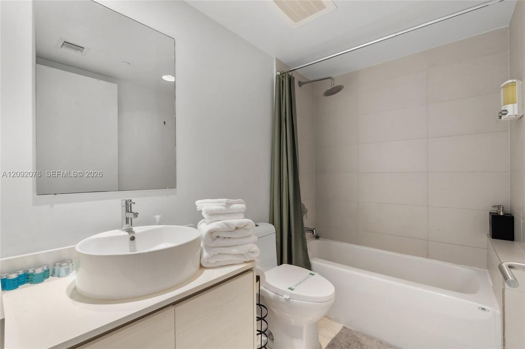 En Venta: $820,000 (3 camas, 3 baños, 1737 Pies cuadrados)