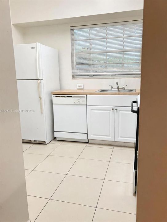 For Rent: $2,000 (2 beds, 2 baths, 807 Square Feet)