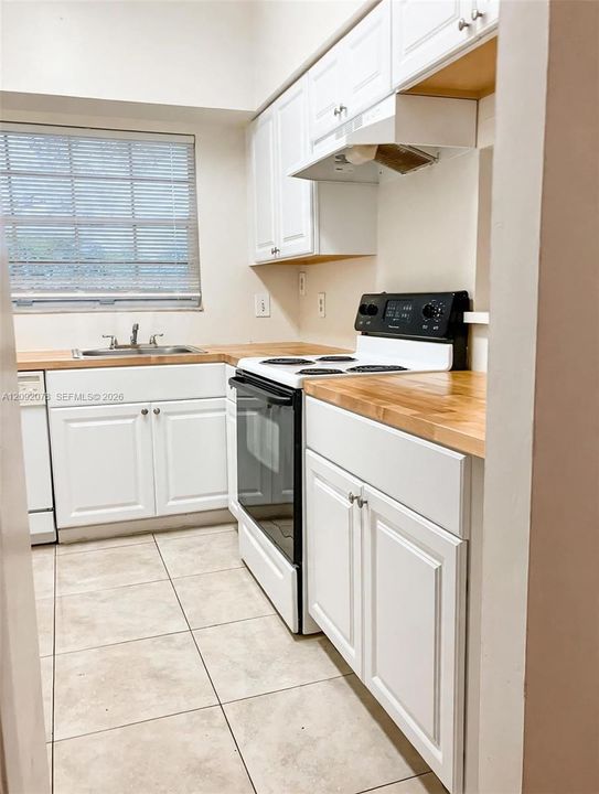 For Rent: $2,000 (2 beds, 2 baths, 807 Square Feet)