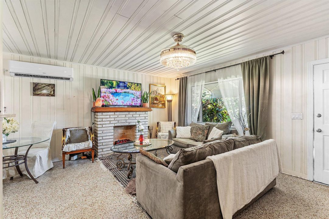 006-418KernStreet-WestPalmBeach-FL-33405