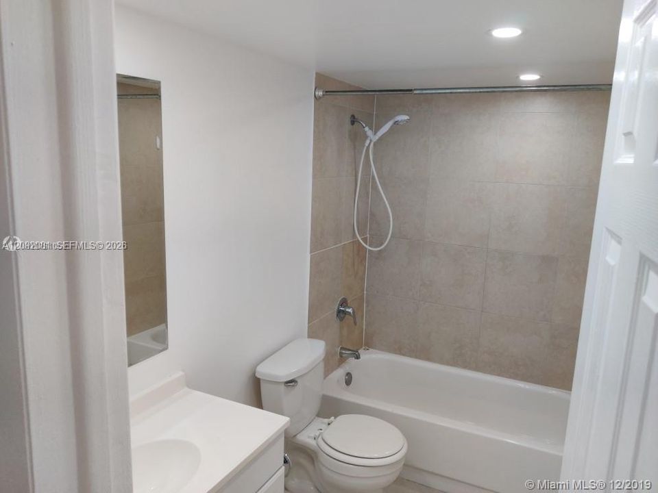 В аренду: $1,850 (1 спален, 1 ванн, 1665 Квадратных фут)