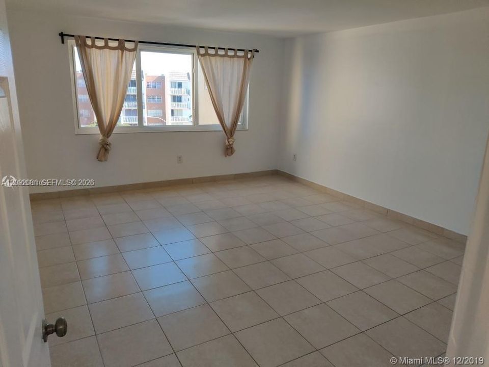 В аренду: $1,850 (1 спален, 1 ванн, 1665 Квадратных фут)