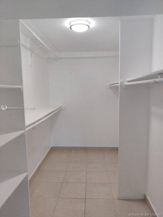 В аренду: $1,850 (1 спален, 1 ванн, 1665 Квадратных фут)