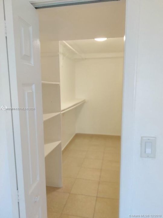 В аренду: $1,850 (1 спален, 1 ванн, 1665 Квадратных фут)