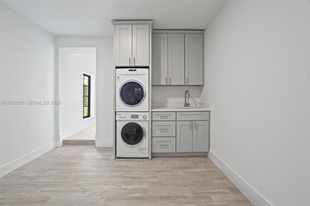 En Renta: $12,000 (4 camas, 3 baños, 2416 Pies cuadrados)