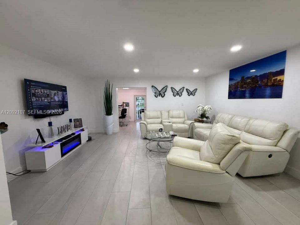 En Venta: $479,900 (2 camas, 1 baños, 1292 Pies cuadrados)