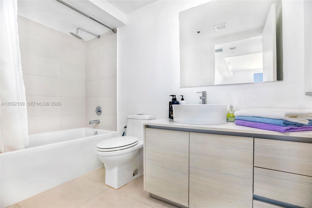 В аренду: $7,000 (3 спален, 3 ванн, 1577 Квадратных фут)