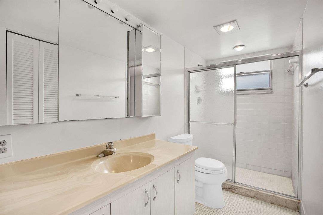 GUEST BATHROOM SHOWER