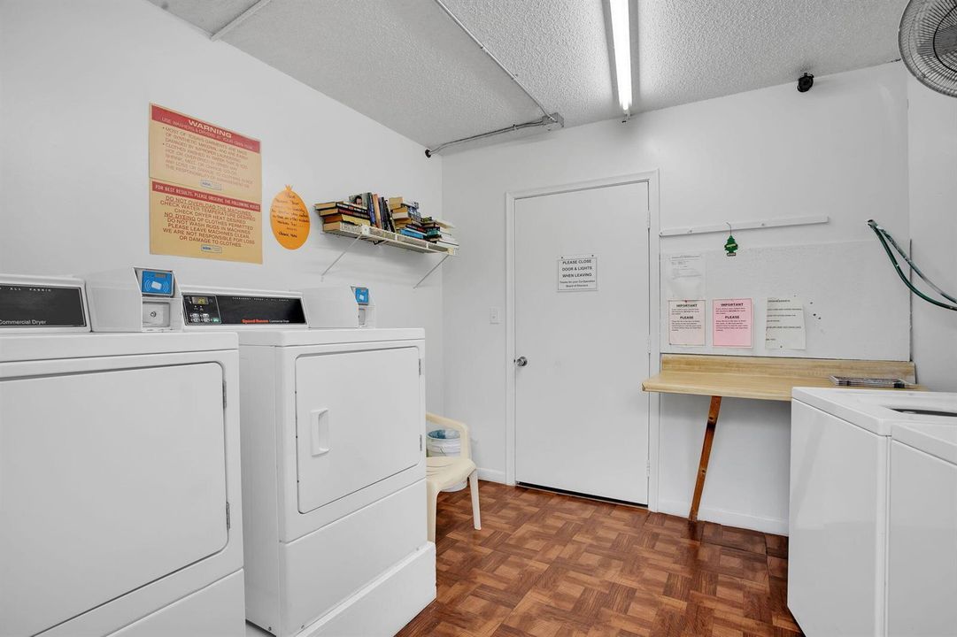 LAUNDRY ROOM