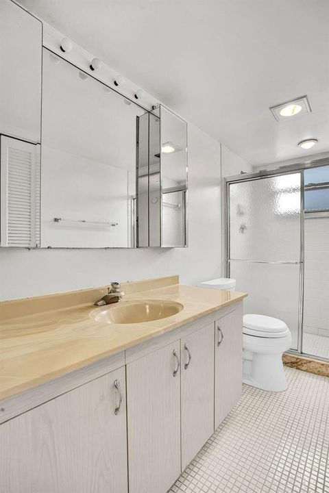 GUEST BATHROOM SHOWER