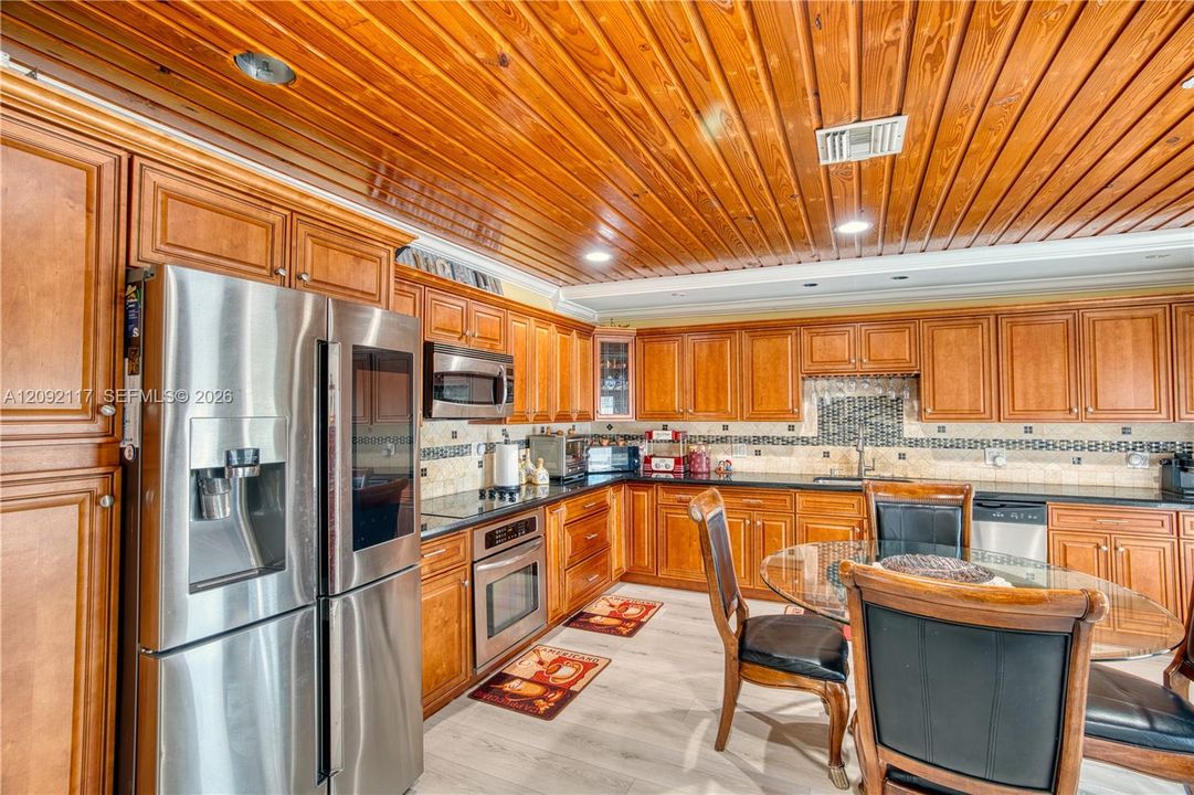 На продажу: $1,099,000 (6 спален, 5 ванн, 2866 Квадратных фут)
