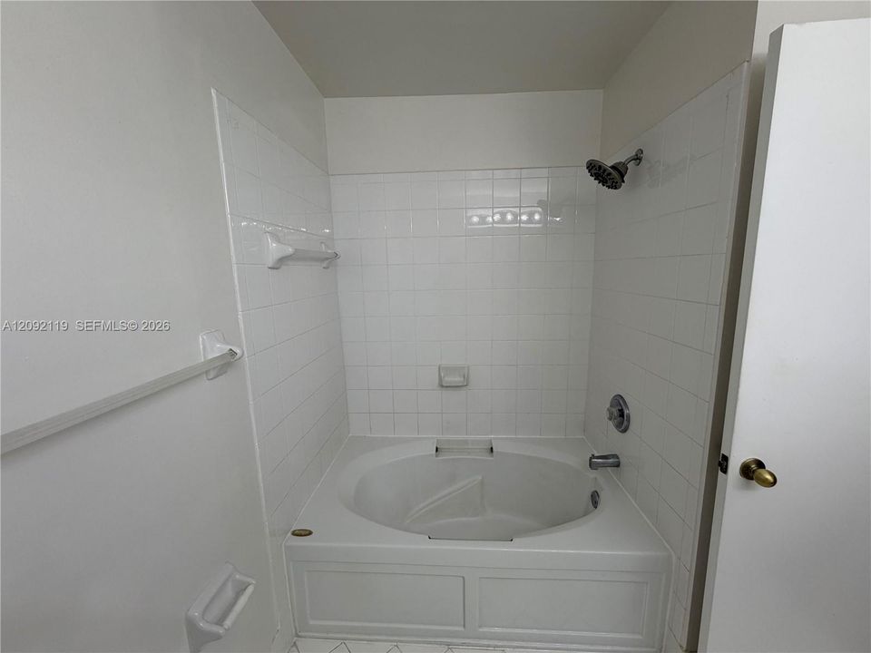 For Rent: $2,100 (2 beds, 2 baths, 1286 Square Feet)