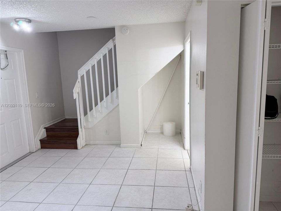 For Rent: $2,100 (2 beds, 2 baths, 1286 Square Feet)