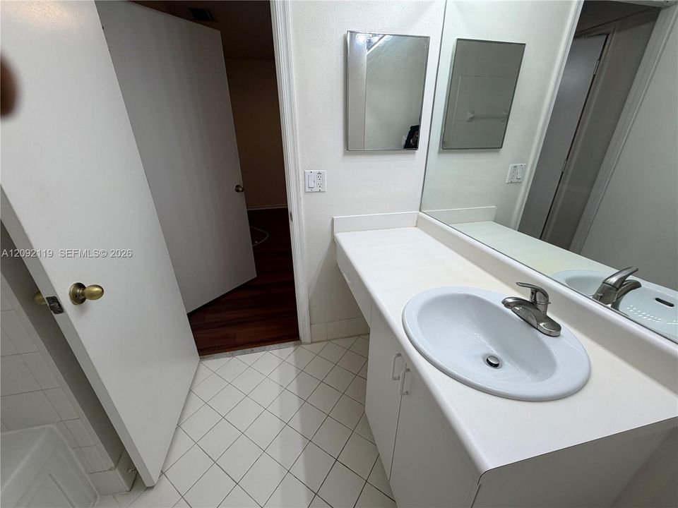 For Rent: $2,100 (2 beds, 2 baths, 1286 Square Feet)