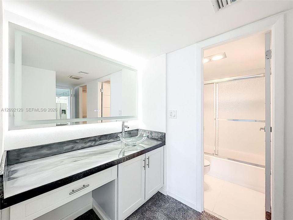 На продажу: $274,900 (2 спален, 2 ванн, 1157 Квадратных фут)
