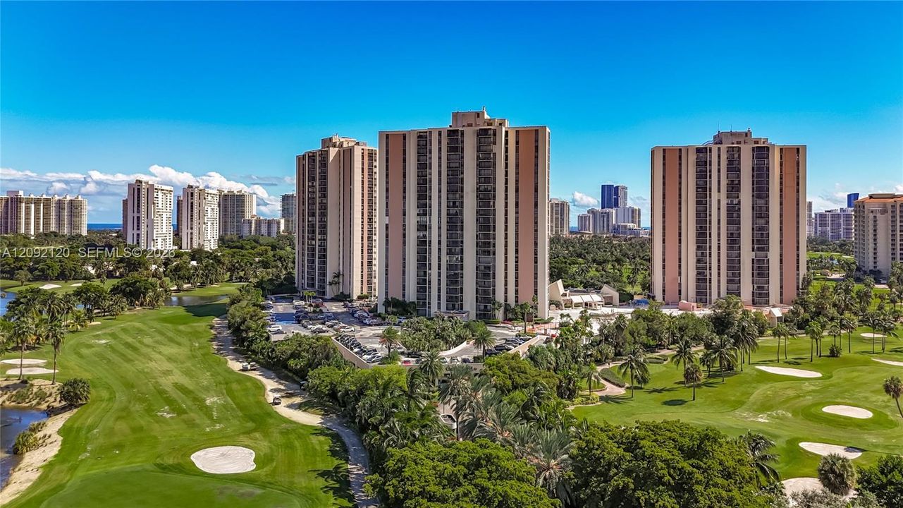 На продажу: $274,900 (2 спален, 2 ванн, 1157 Квадратных фут)