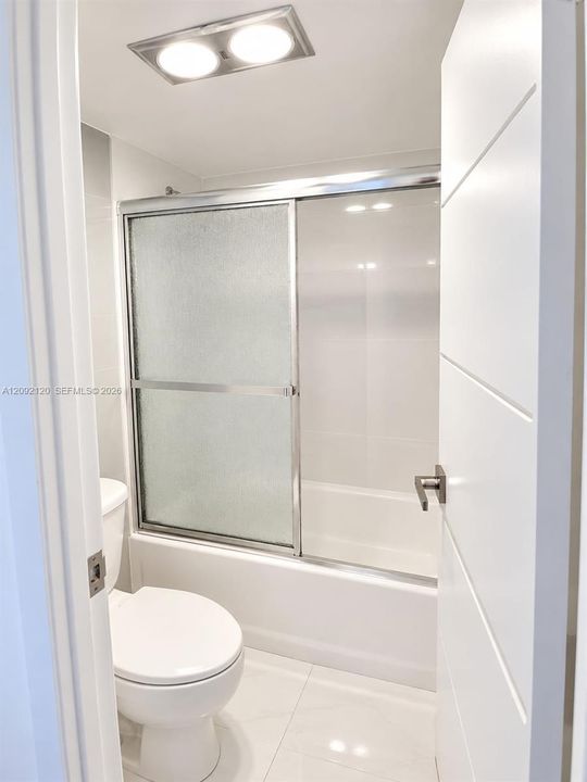 На продажу: $274,900 (2 спален, 2 ванн, 1157 Квадратных фут)