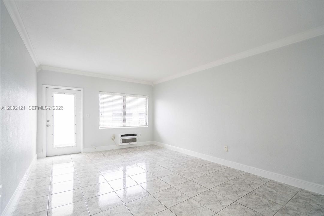 For Rent: $1,550 (0 beds, 1 baths, 450 Square Feet)