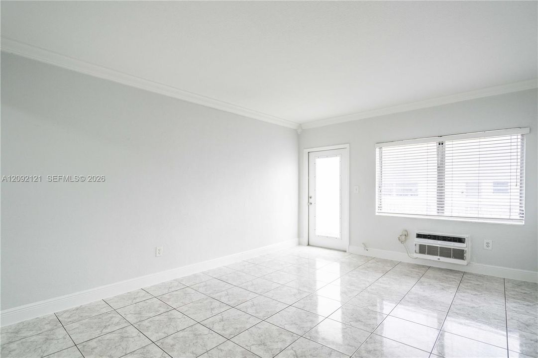 For Rent: $1,550 (0 beds, 1 baths, 450 Square Feet)