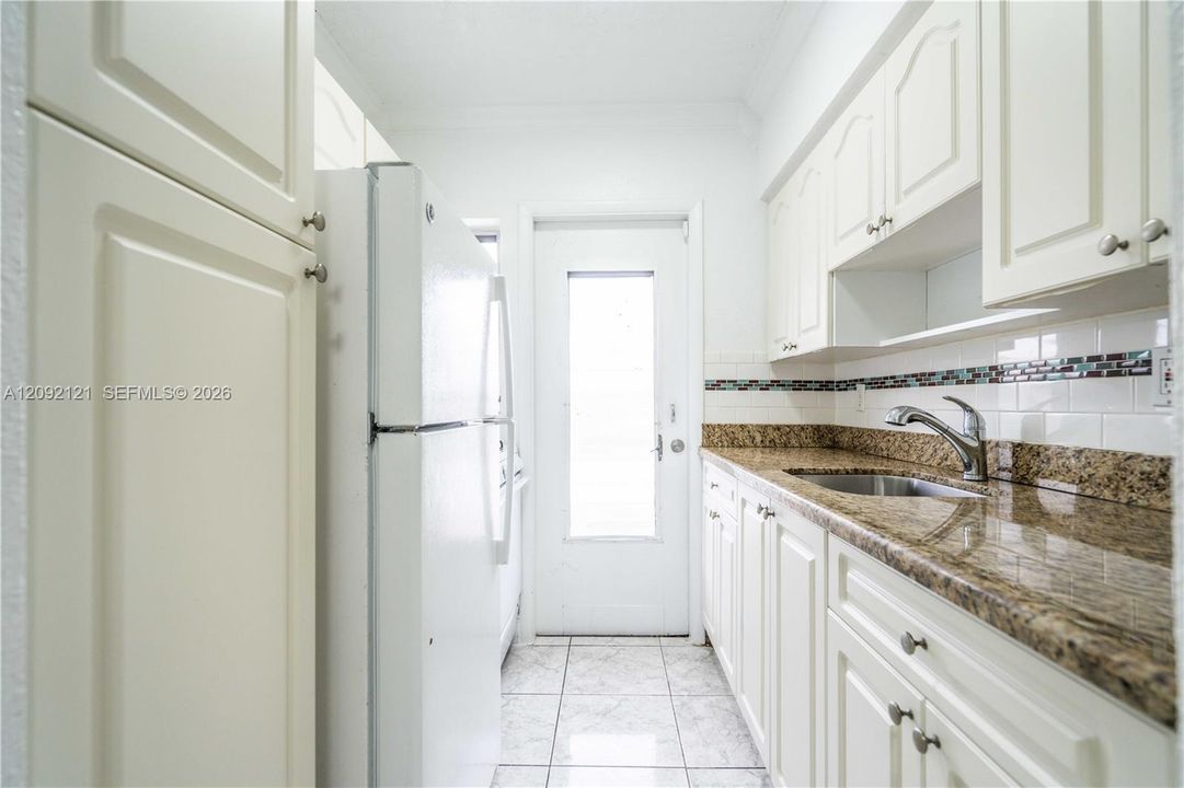 For Rent: $1,550 (0 beds, 1 baths, 450 Square Feet)