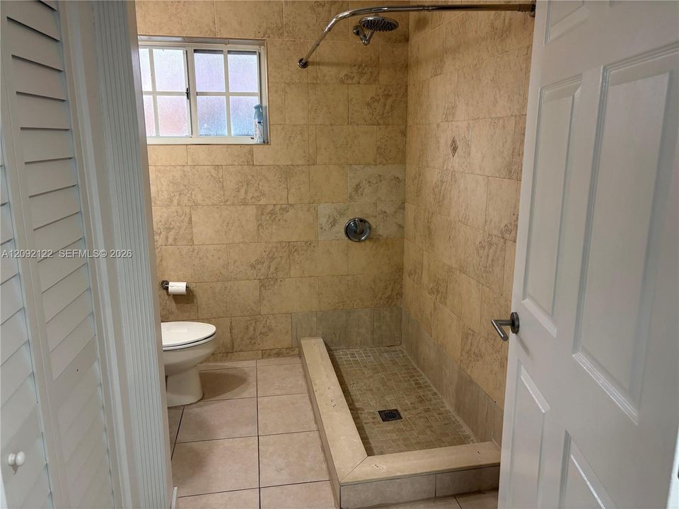 For Rent: $3,000 (2 beds, 1 baths, 1168 Square Feet)