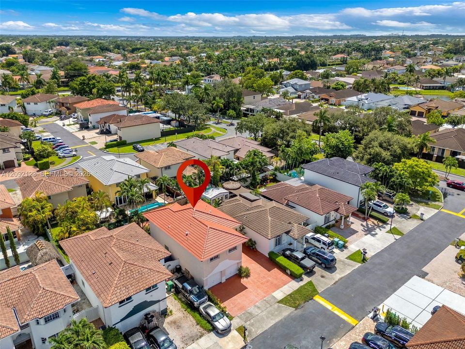 En Venta: $780,000 (4 camas, 2 baños, 2028 Pies cuadrados)