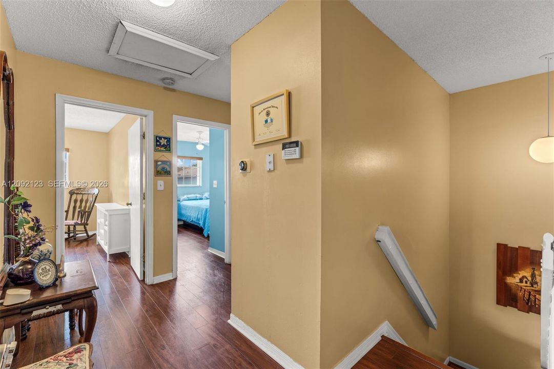 En Venta: $780,000 (4 camas, 2 baños, 2028 Pies cuadrados)