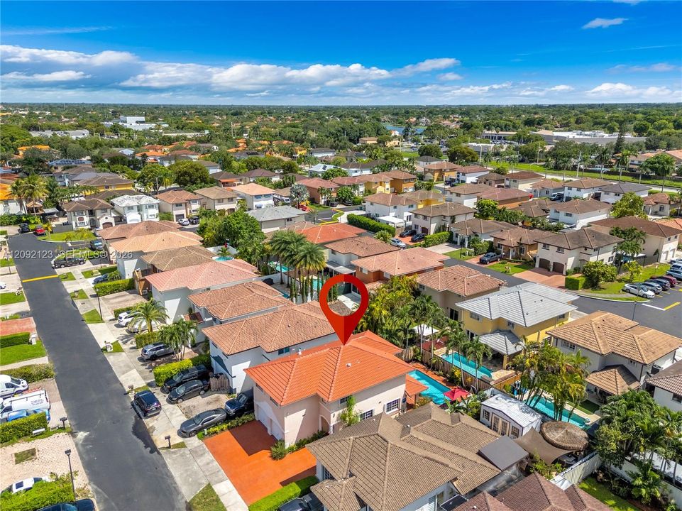 En Venta: $780,000 (4 camas, 2 baños, 2028 Pies cuadrados)