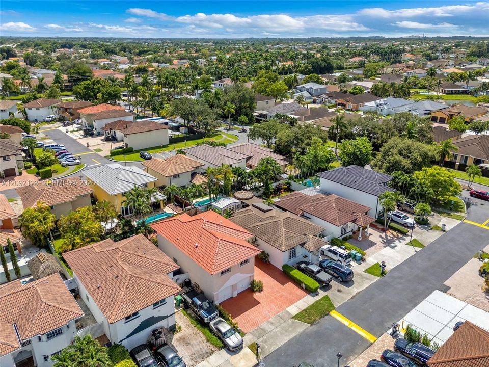 En Venta: $780,000 (4 camas, 2 baños, 2028 Pies cuadrados)