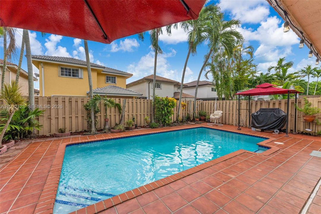 En Venta: $780,000 (4 camas, 2 baños, 2028 Pies cuadrados)