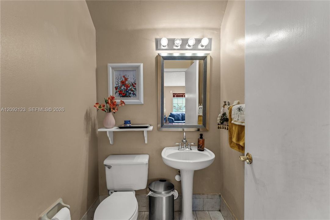En Venta: $780,000 (4 camas, 2 baños, 2028 Pies cuadrados)