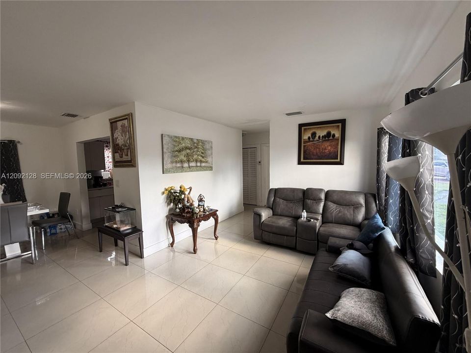 En Venta: $324,659 (4 camas, 2 baños, 1200 Pies cuadrados)