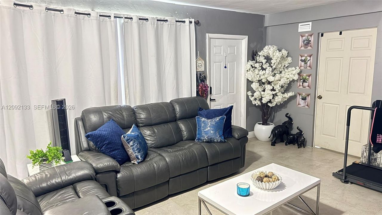 En Venta: $419,677 (3 camas, 2 baños, 1722 Pies cuadrados)