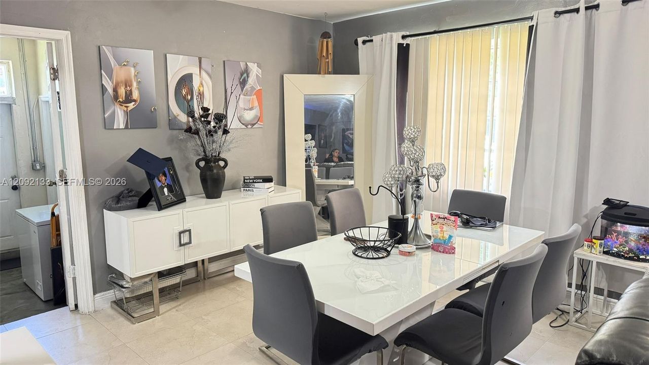 En Venta: $419,677 (3 camas, 2 baños, 1722 Pies cuadrados)