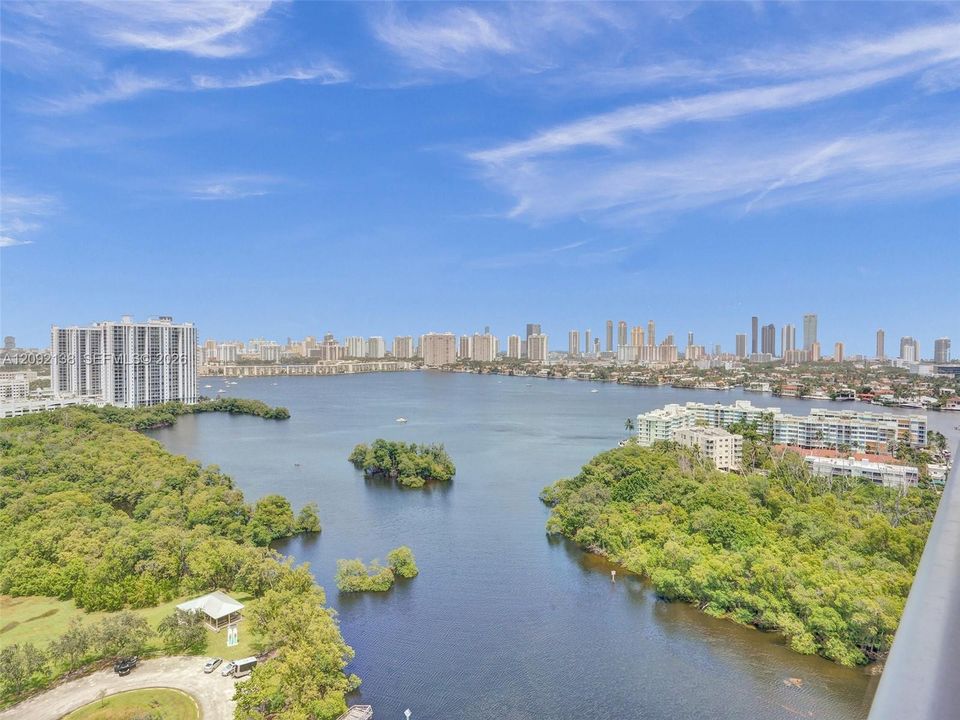 На продажу: $940,000 (3 спален, 3 ванн, 1557 Квадратных фут)