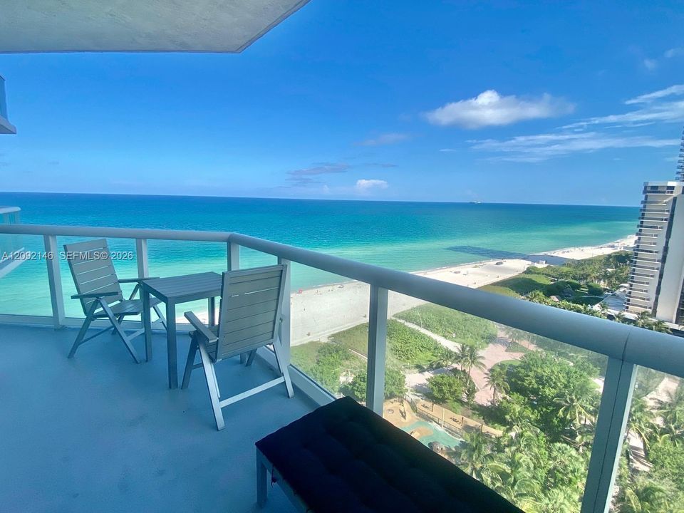 For Sale: $800,000 (1 beds, 1 baths, 819 Square Feet)