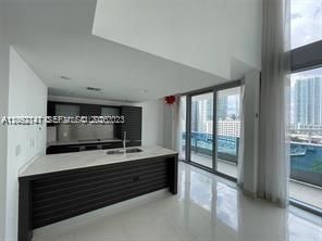 For Rent: $3,950 (1 beds, 1 baths, 938 Square Feet)