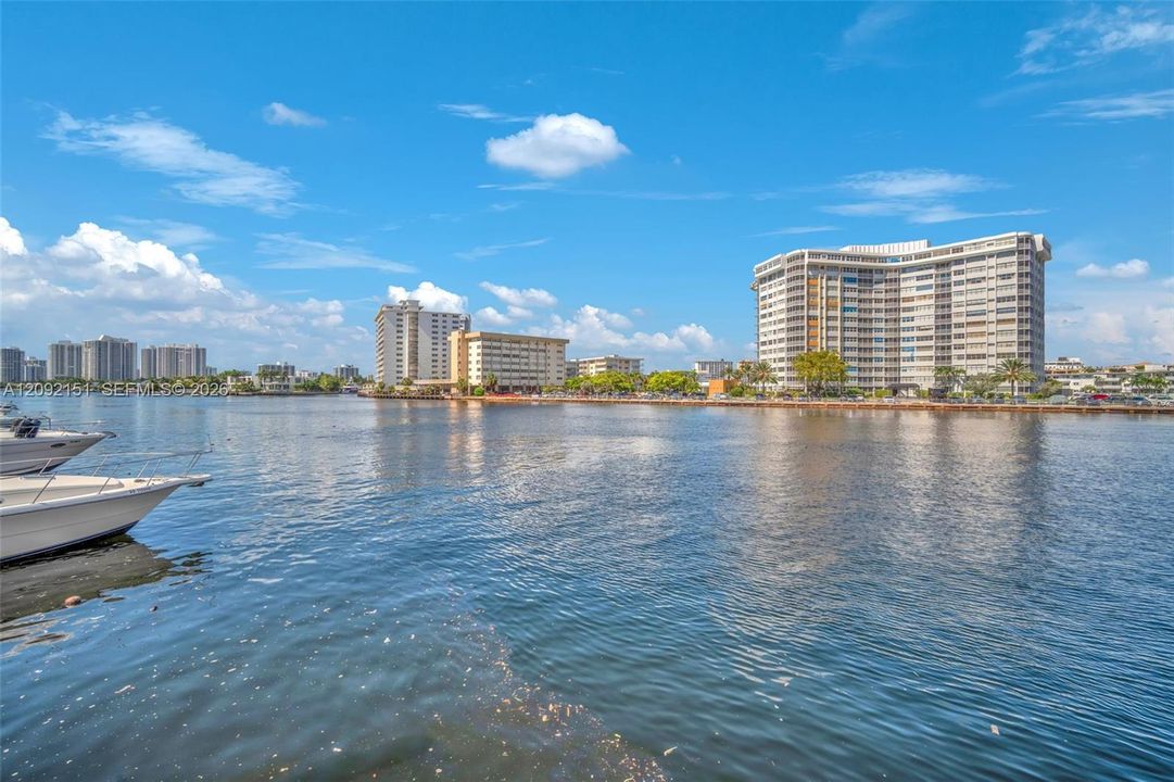На продажу: $324,999 (1 спален, 1 ванн, 870 Квадратных фут)