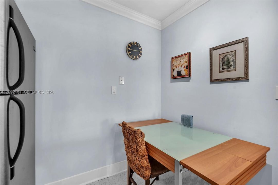 На продажу: $324,999 (1 спален, 1 ванн, 870 Квадратных фут)