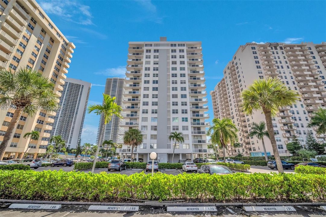 На продажу: $324,999 (1 спален, 1 ванн, 870 Квадратных фут)